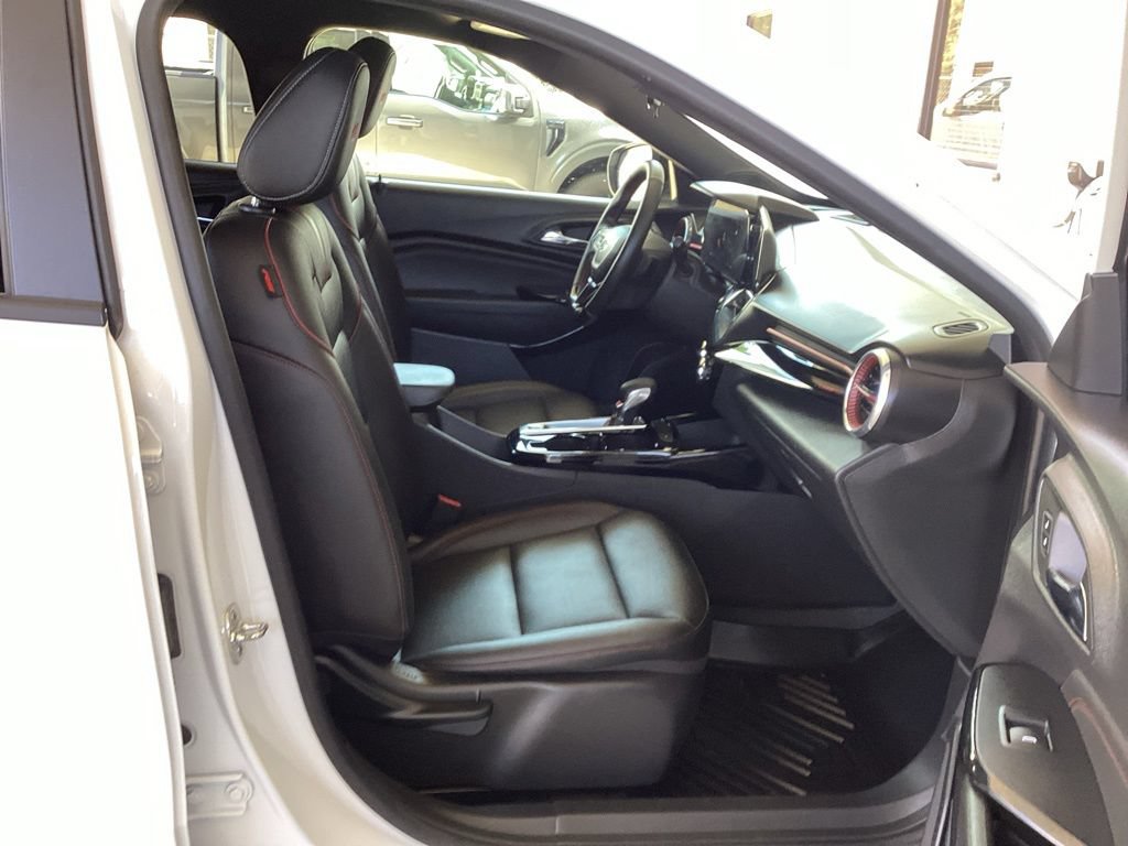 Used 2026 Chevrolet Trax RS FWD image 36