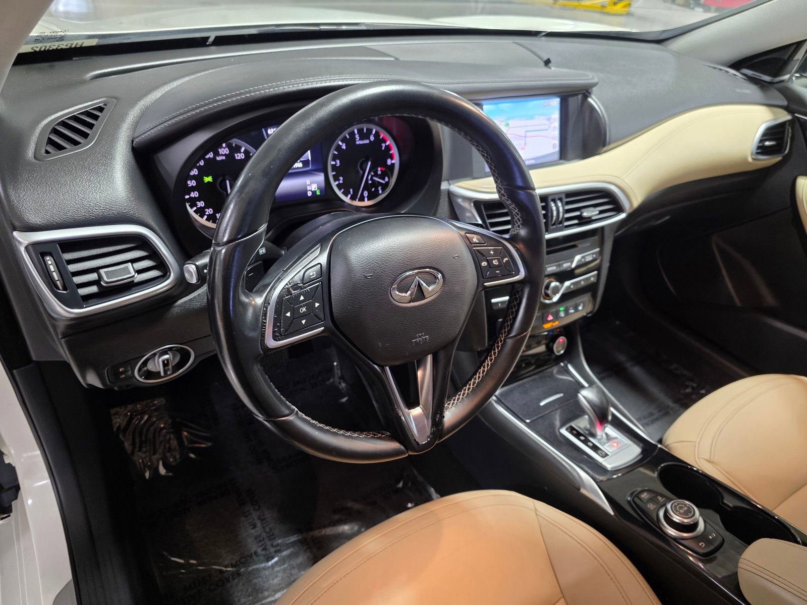 Used 2017 INFINITI QX30 Premium w/ Navigation Package FWD image 25