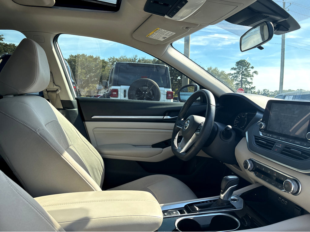 Used 2021 Nissan Altima 2.5 SV w/ SV Premium Package image 8