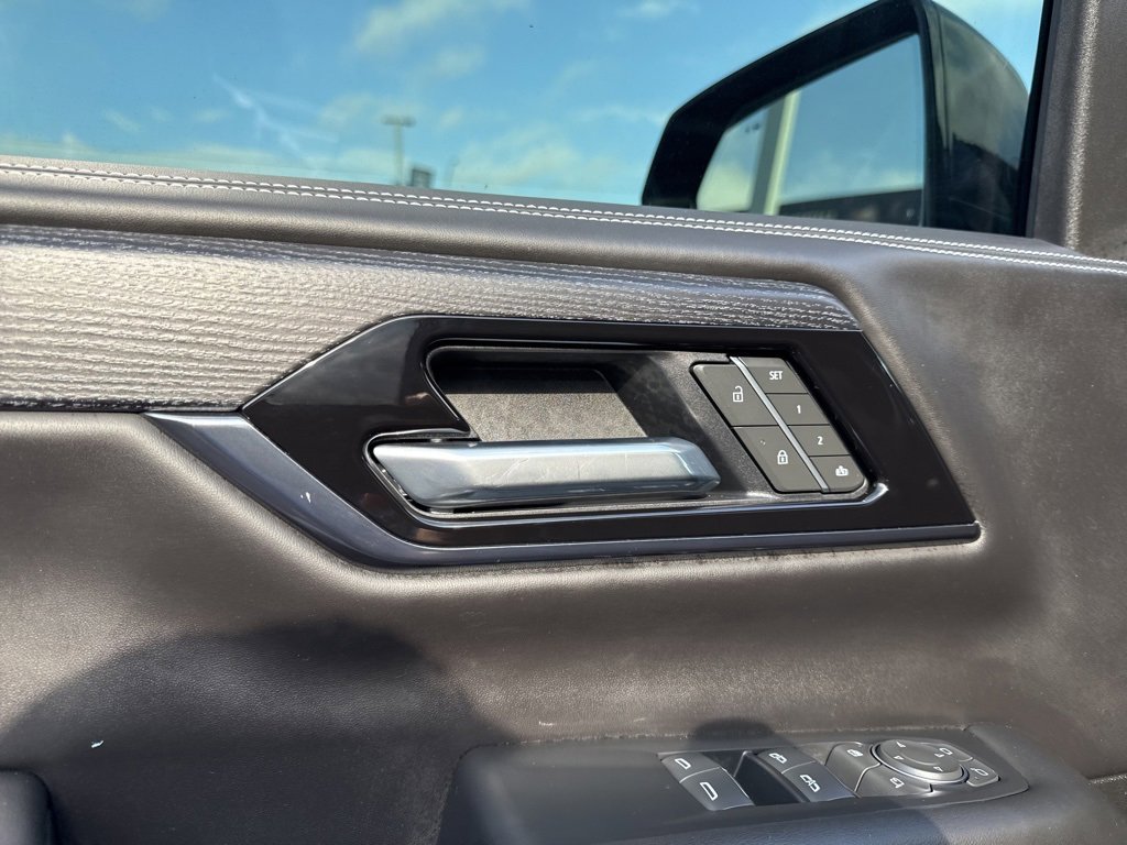 Used 2025 GMC Yukon AT4 Ultimate image 13