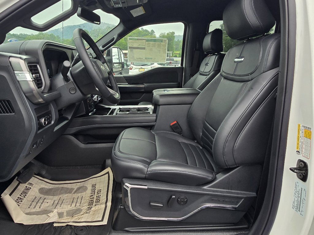 New 2025 Ford F250 Platinum w/ FX4 Off-Road Package image 9