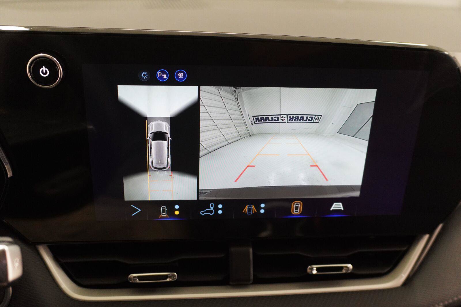 New 2027 Chevrolet Equinox LT w/ Safety and Technology Package FWD image 16