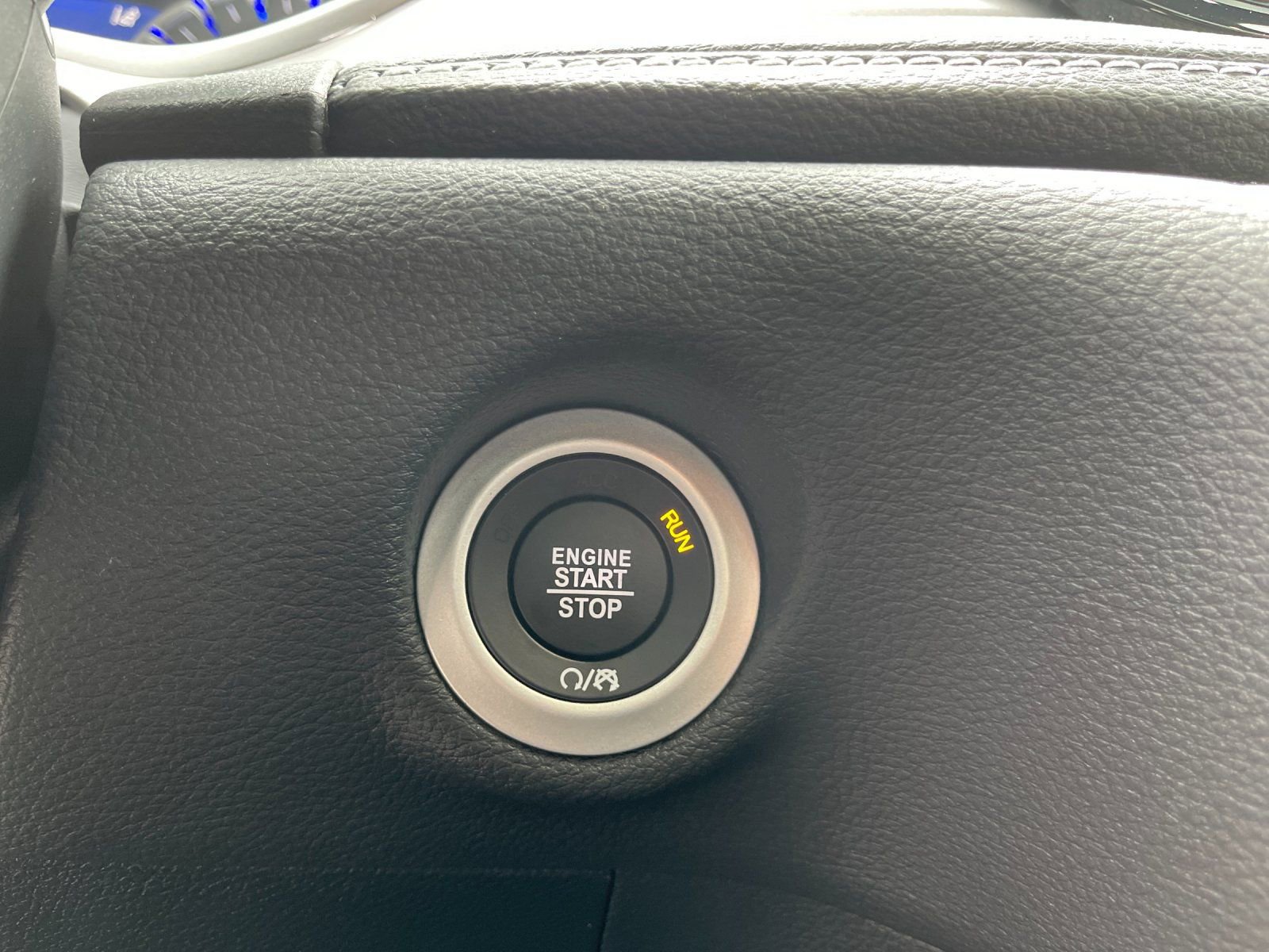 New 2026 Chrysler Pacifica Select AWD/4WD image 25