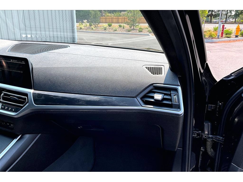 Used 2020 BMW 330i Sedan w/ M Sport Package RWD image 16