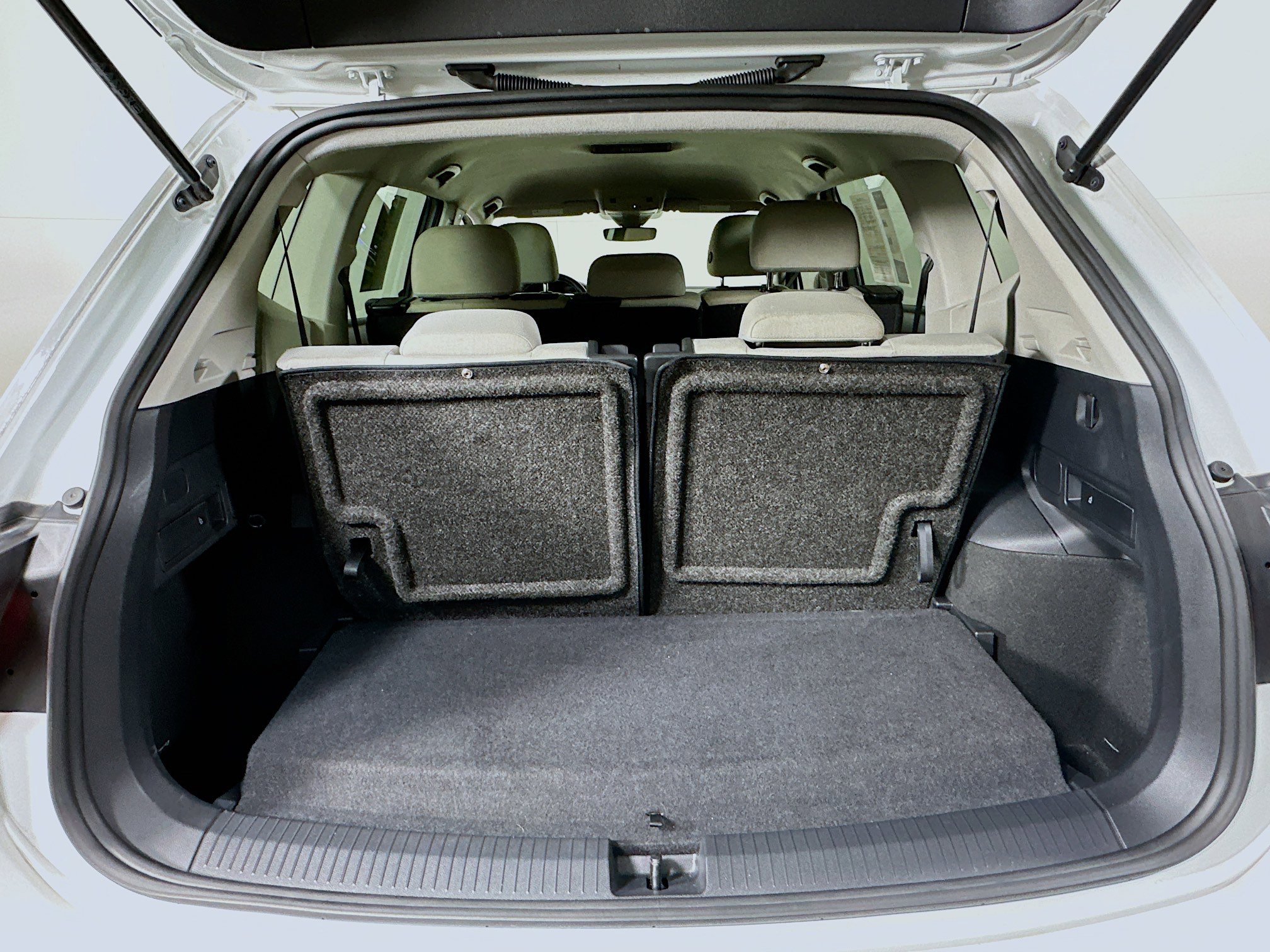 Used 2024 Volkswagen Tiguan S image 28