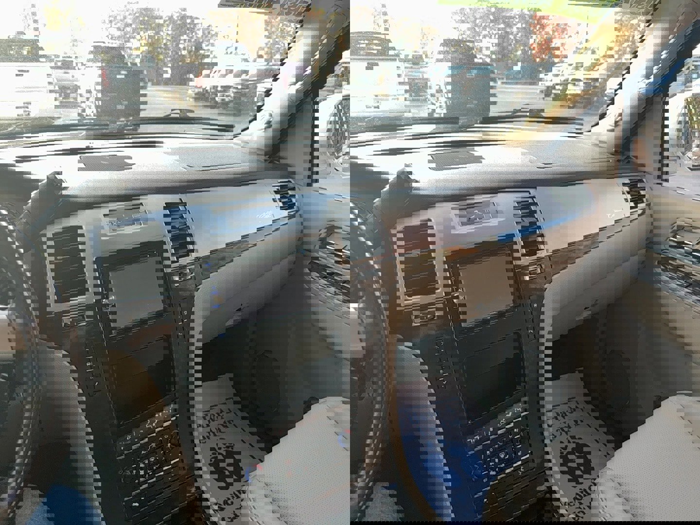 Used 2014 Cadillac Escalade Luxury image 15