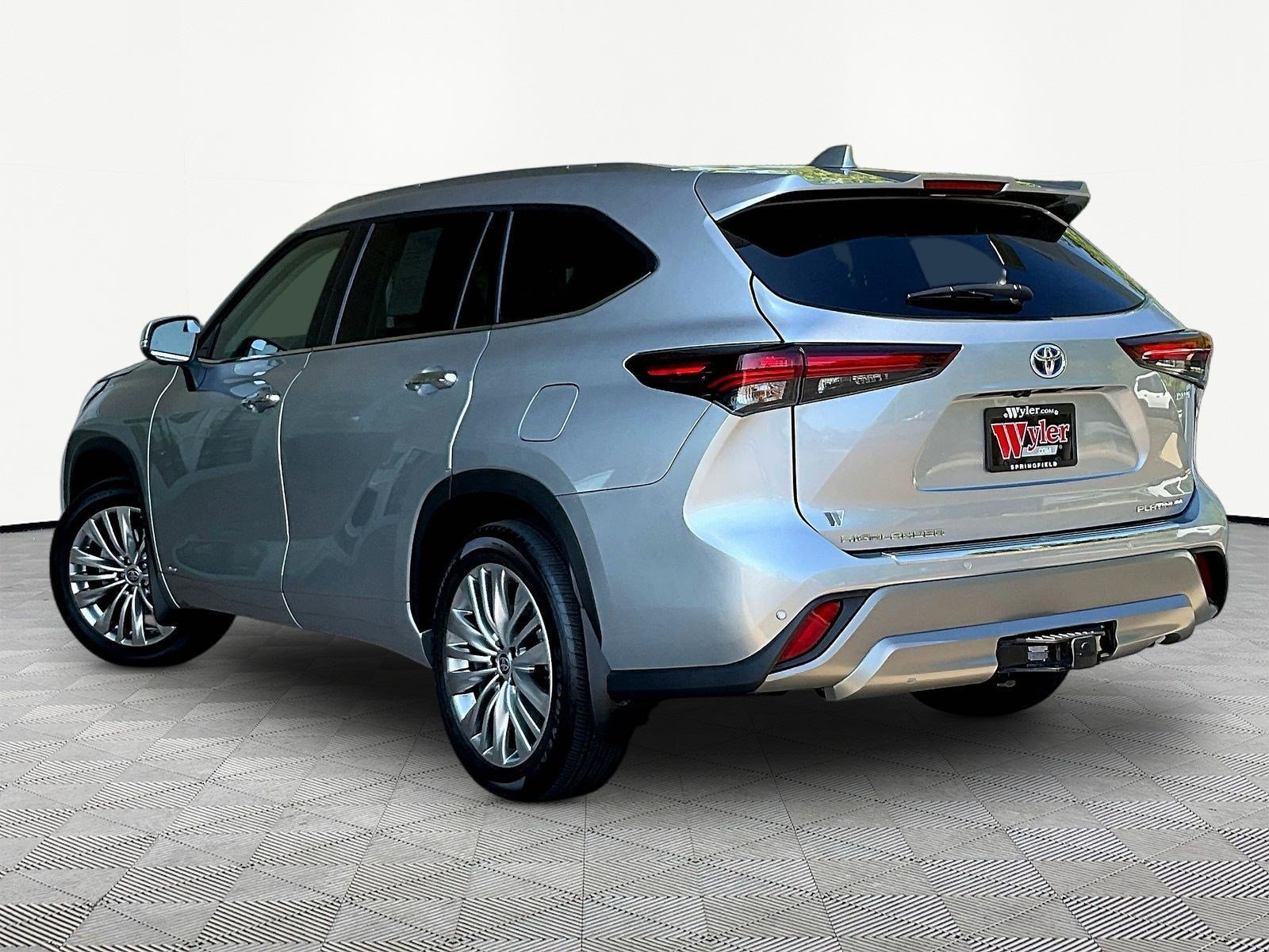 Used 2024 Toyota Highlander Platinum AWD/4WD image 4