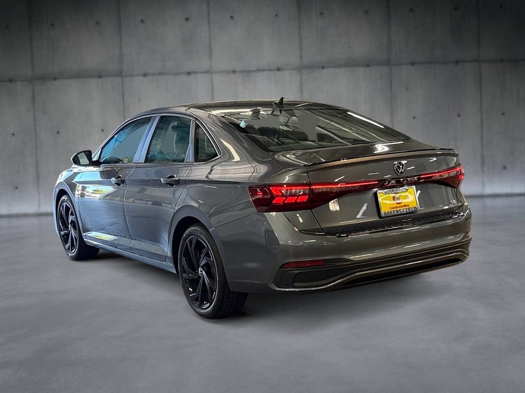 Used 2025 Volkswagen Jetta SE FWD image 3