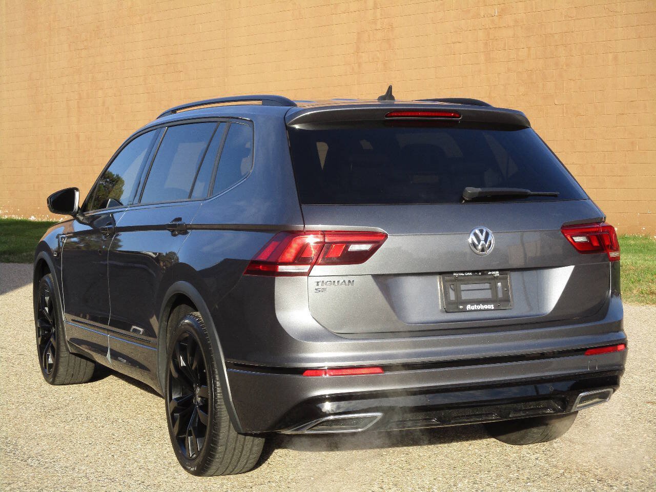 Used 2021 Volkswagen Tiguan SE R-Line FWD image 5