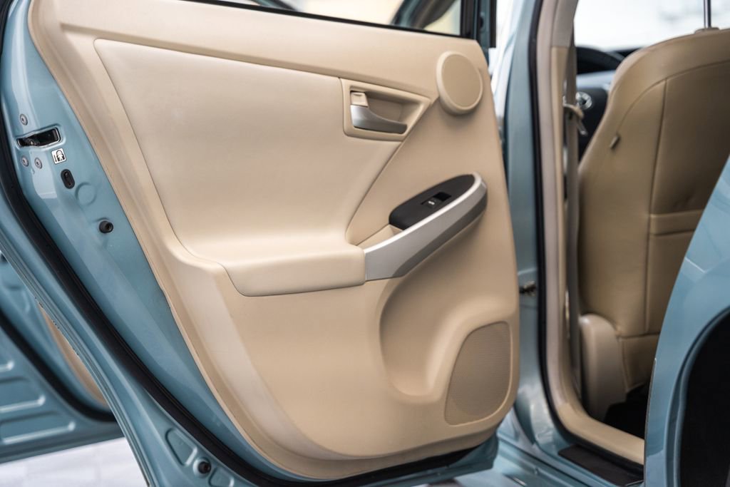 Used 2015 Toyota Prius Five FWD image 35