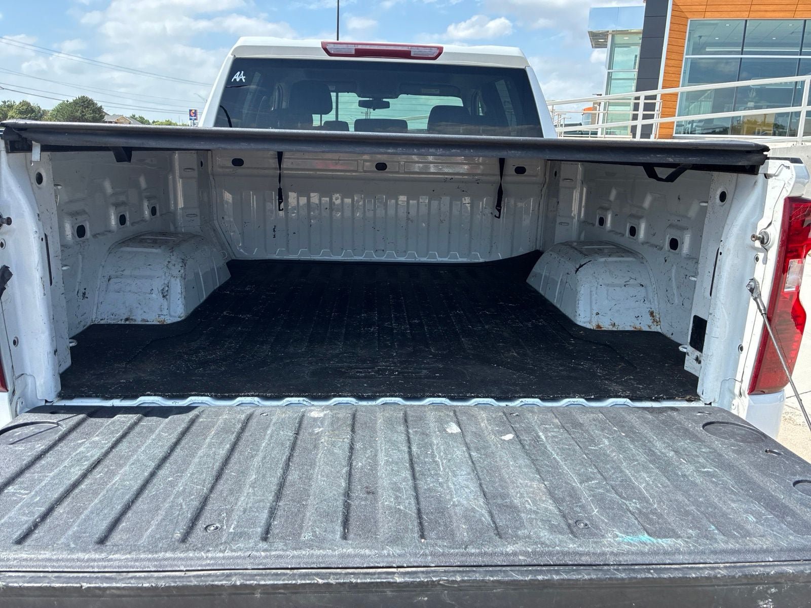 Used 2022 Chevrolet Silverado 1500 LT w/ Z71 Off-Road Package AWD/4WD image 5