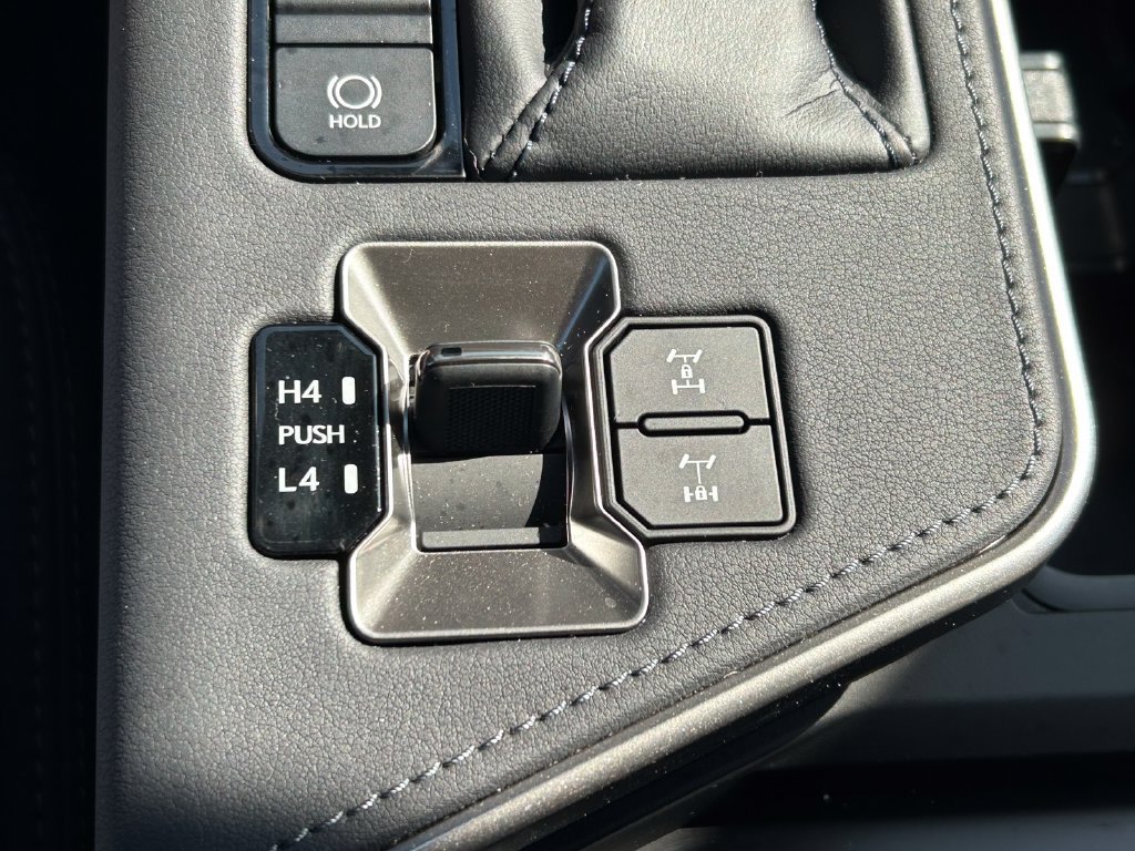 Used 2025 Lexus GX 550 w/ Accessory Package (32) AWD/4WD image 33