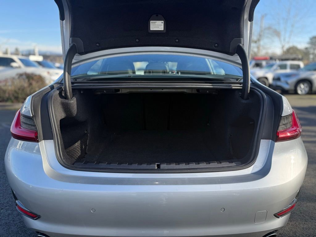 Used 2019 BMW 330i Sedan w/ Premium Package image 11