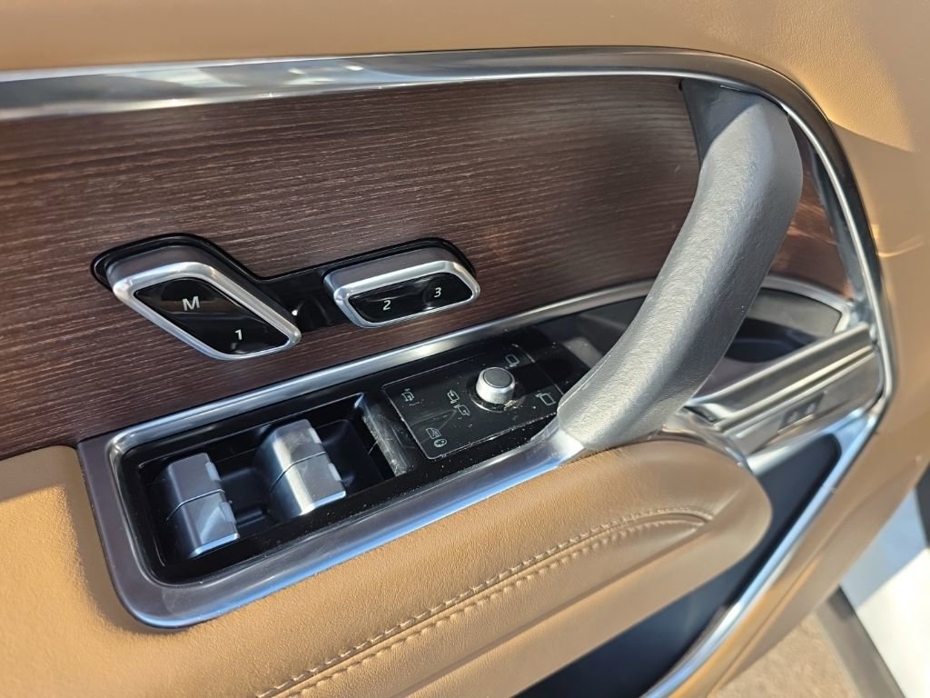 Used 2023 Land Rover Range Rover SE image 11