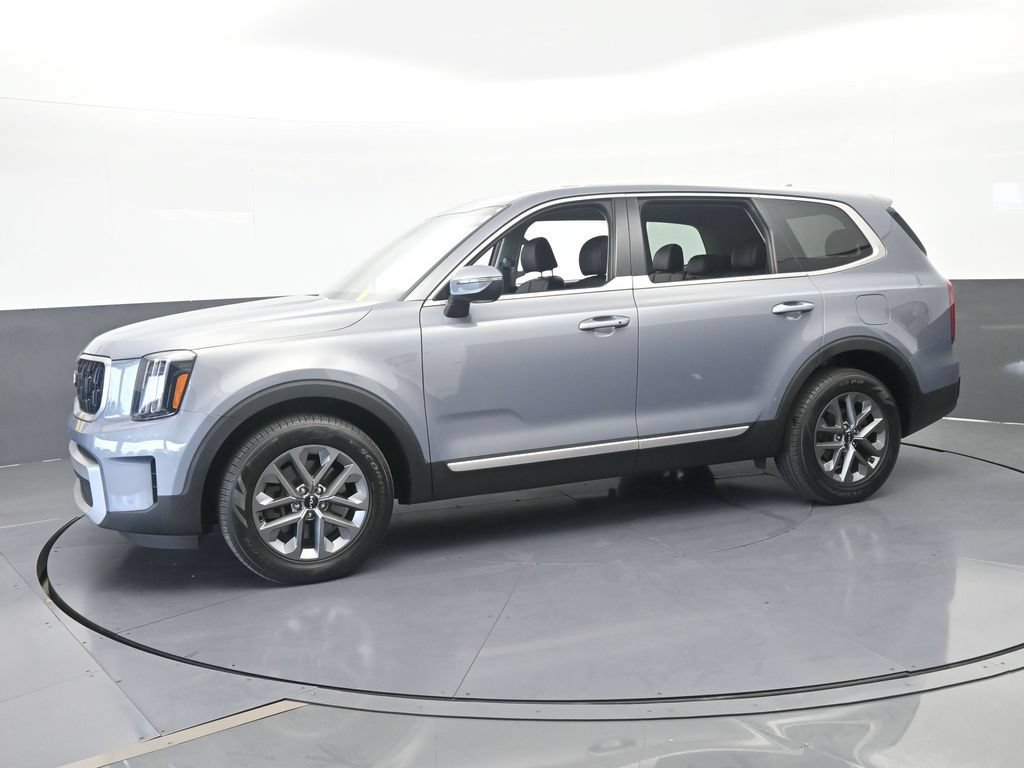 Used 2024 Kia Telluride LX FWD image 2
