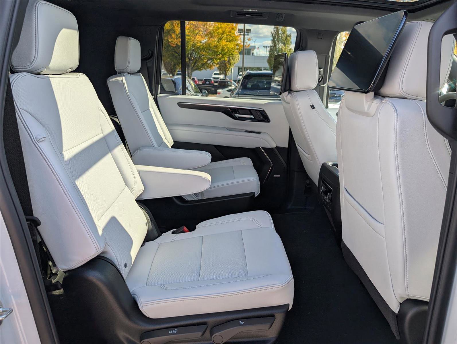 New 2026 Chevrolet Suburban Premier image 8