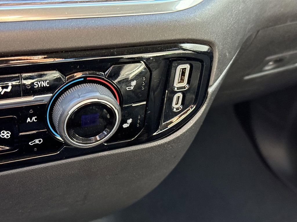 Used 2025 Chevrolet Silverado 1500 LT image 34