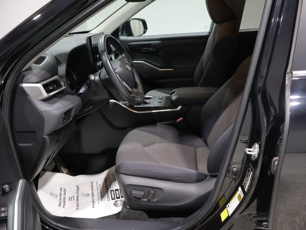 Used 2023 Toyota Highlander LE image 10