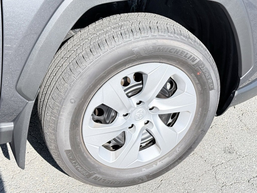 Used 2025 Toyota RAV4 LE image 32