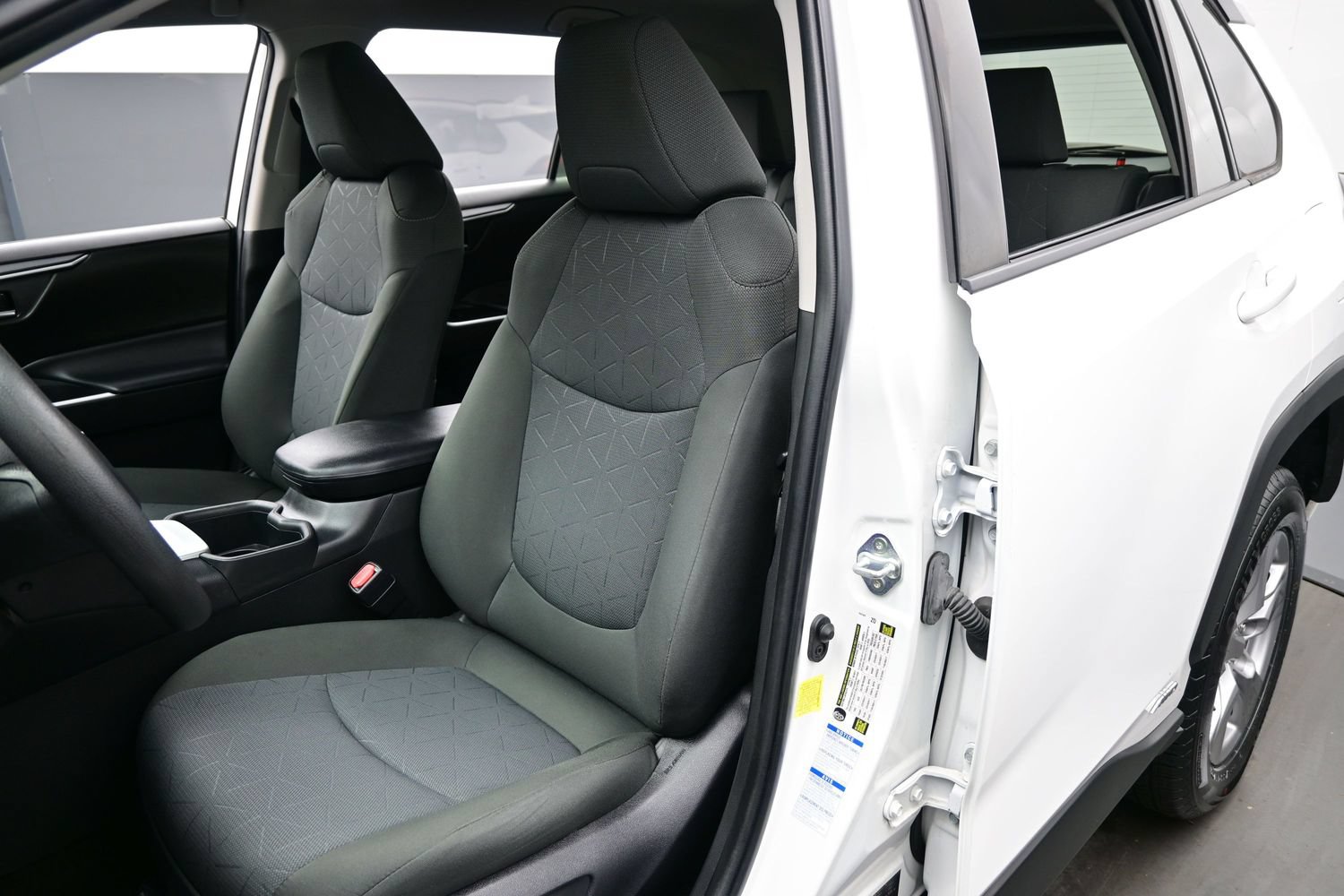 Used 2022 Toyota RAV4 XLE AWD/4WD image 12