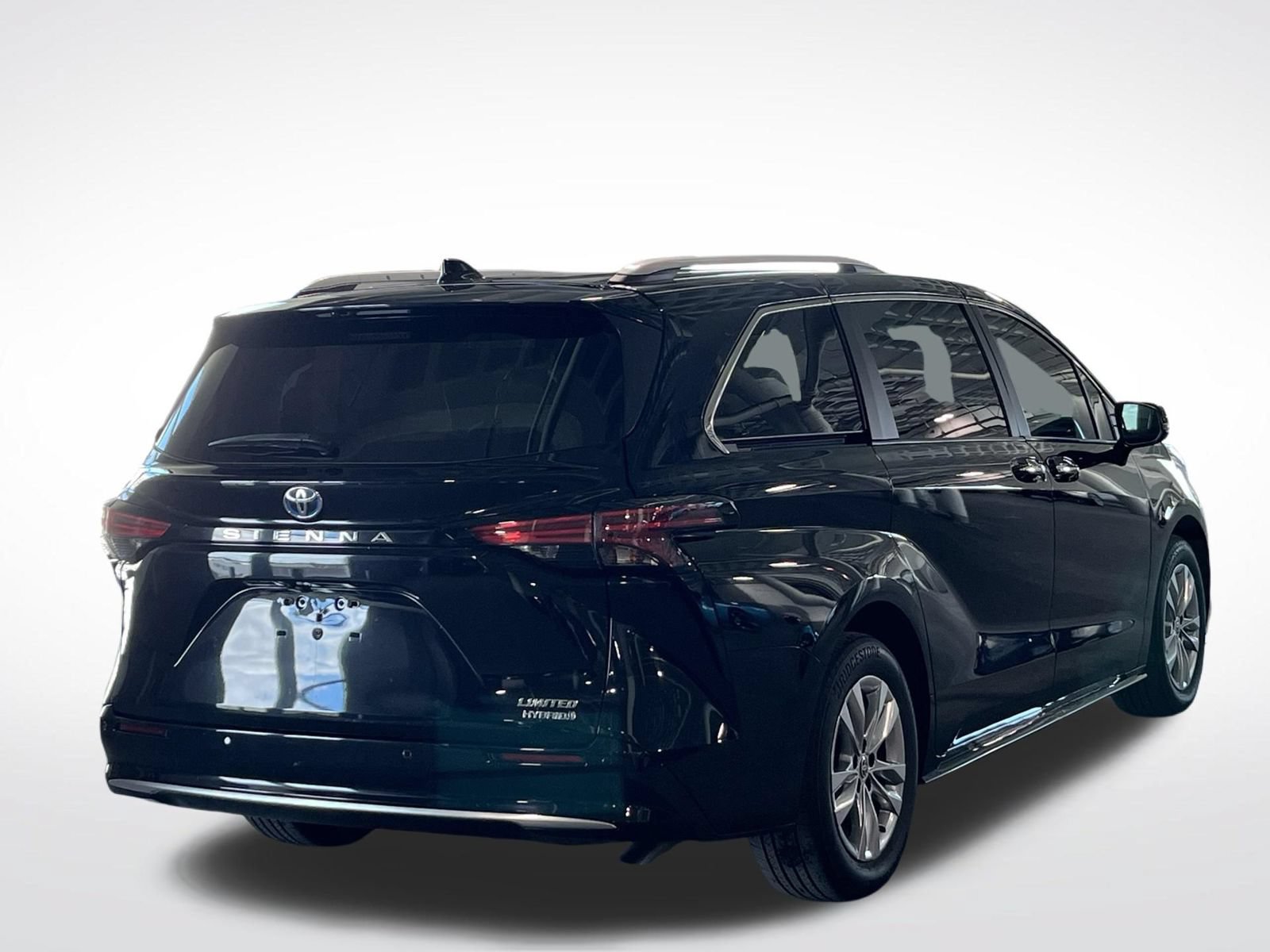 Used 2023 Toyota Sienna Limited FWD image 11