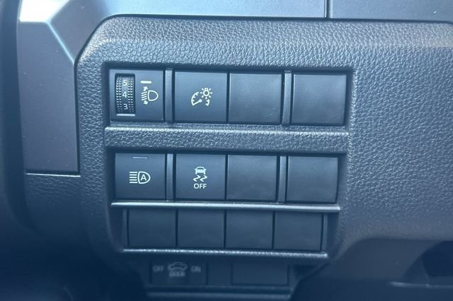 Used 2025 Toyota Tacoma SR5 AWD/4WD image 33