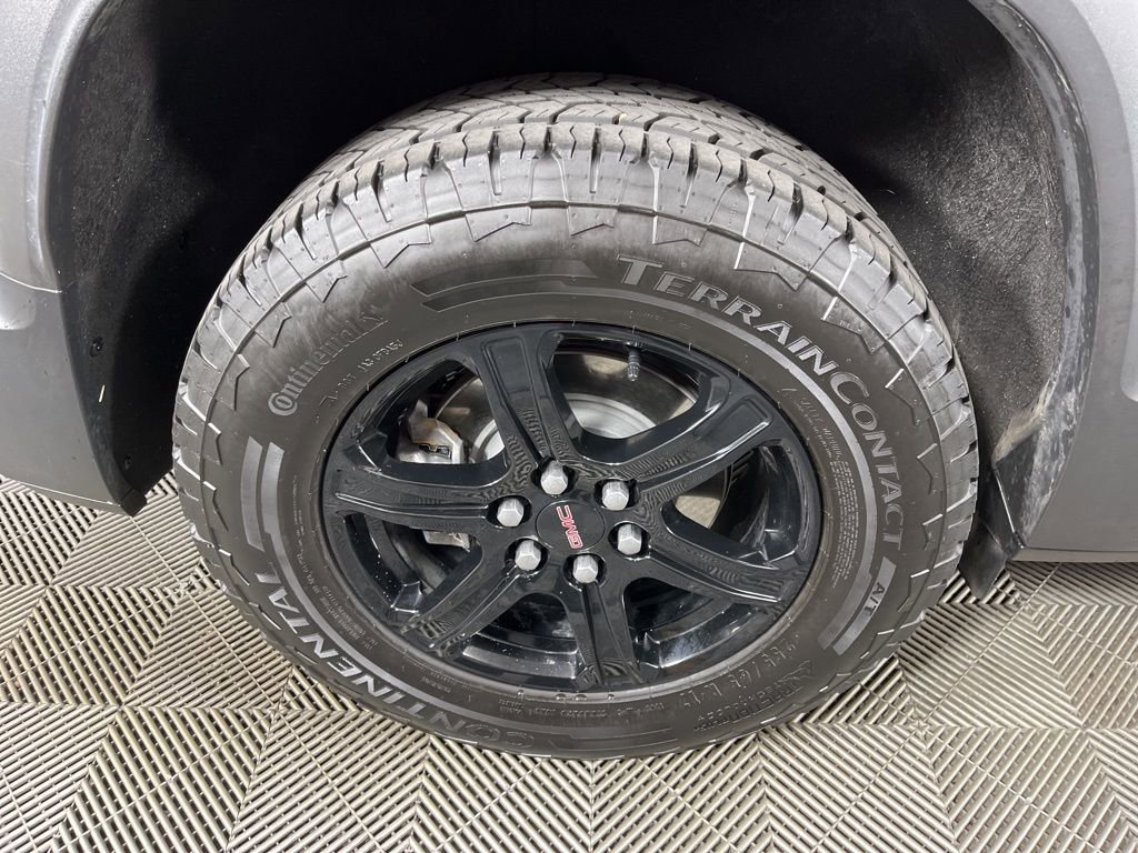 Used 2022 GMC Acadia AT4 w/ Technology Package image 15