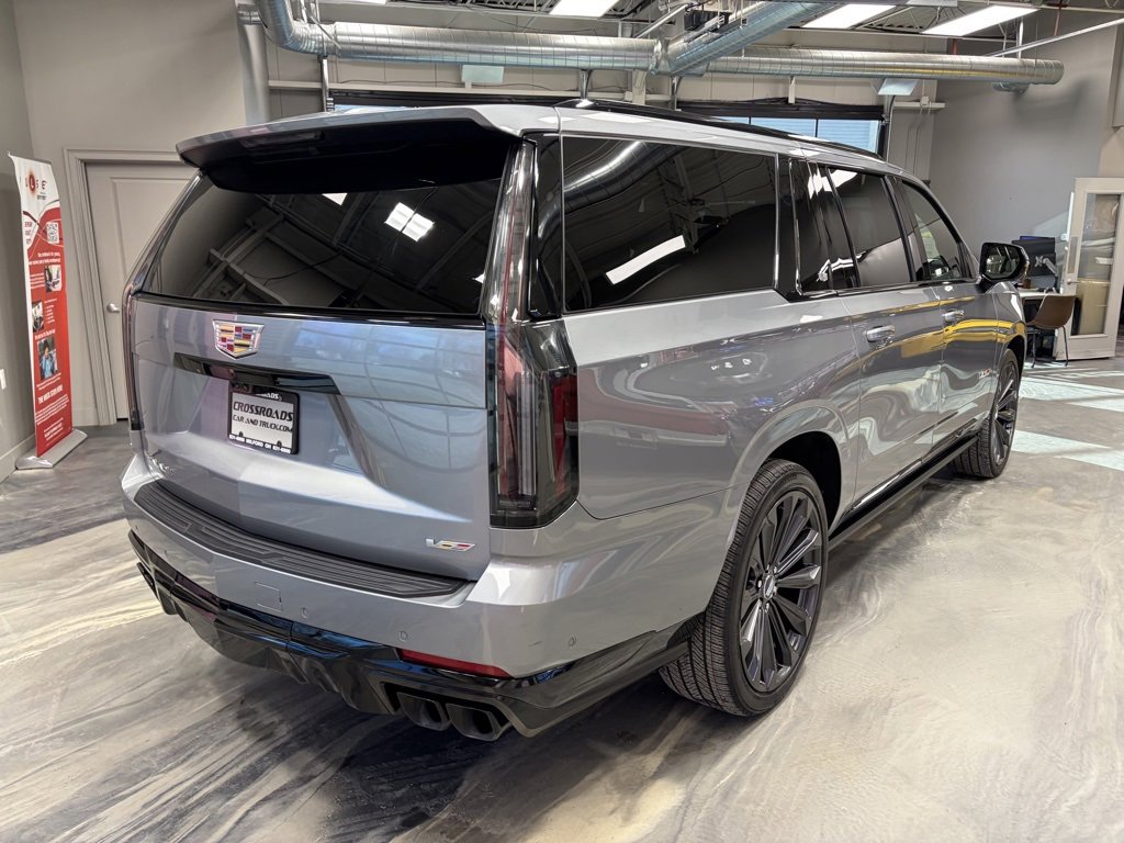 Used 2025 Cadillac Escalade ESV V image 46