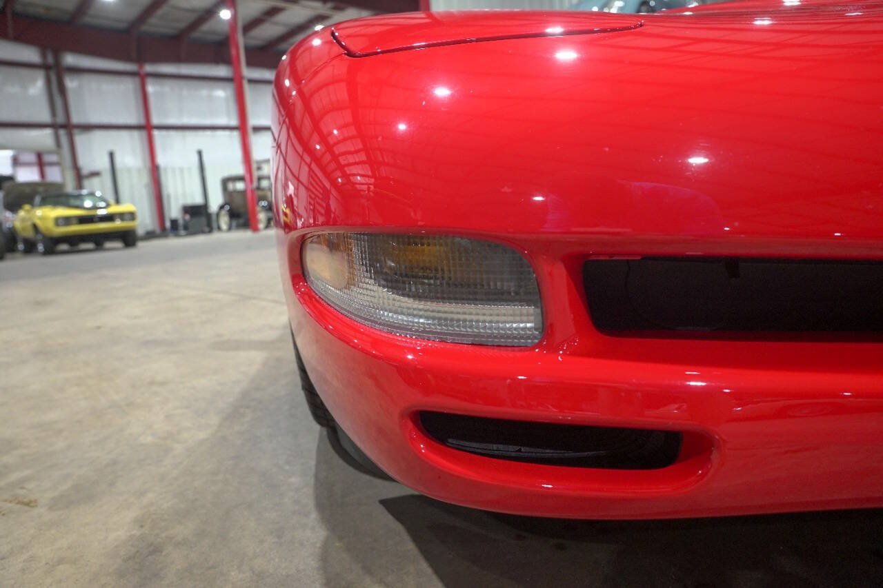 Used 2001 Chevrolet Corvette Coupe RWD image 28