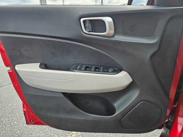Used 2024 Hyundai Venue SEL FWD image 32