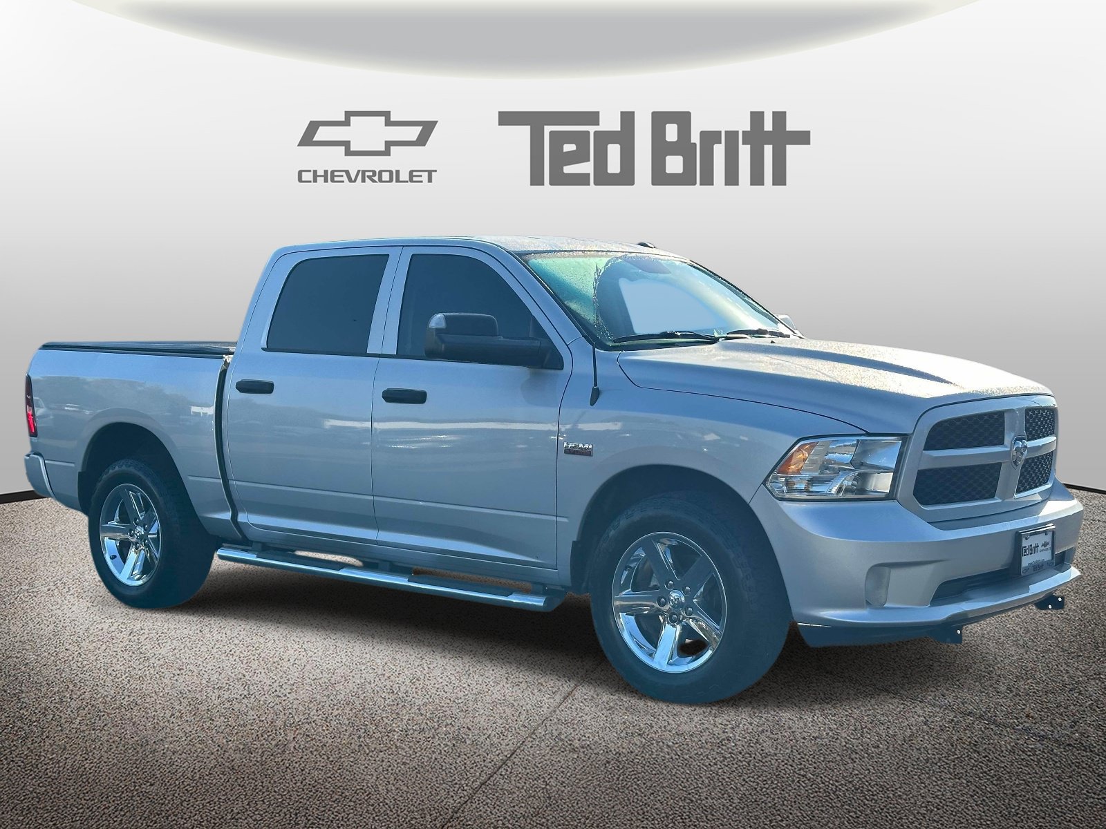 Used 2018 RAM 1500 Express w/ Express Value Package AWD/4WD image 3