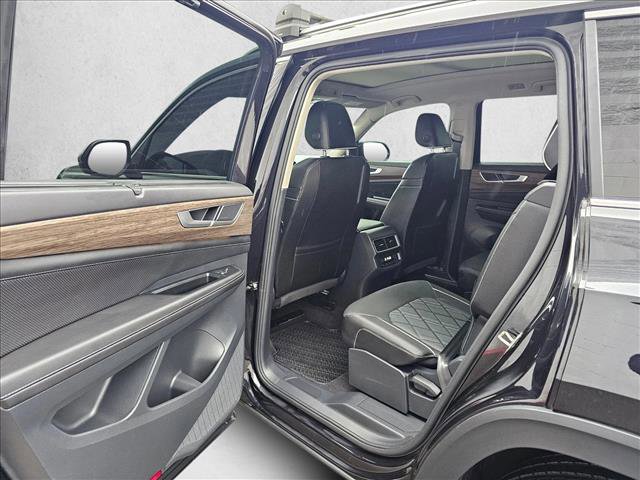 Used 2025 Volkswagen Atlas SEL Premium R-Line image 14