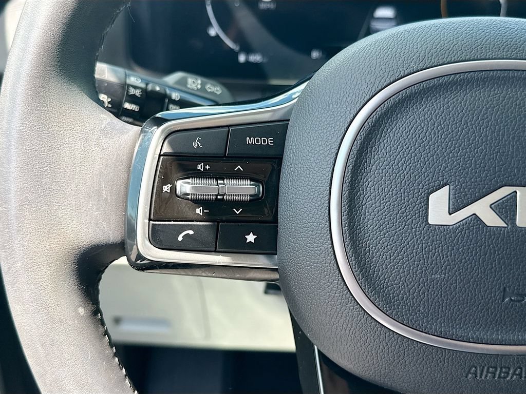 Used 2024 Kia Carnival FWD image 39