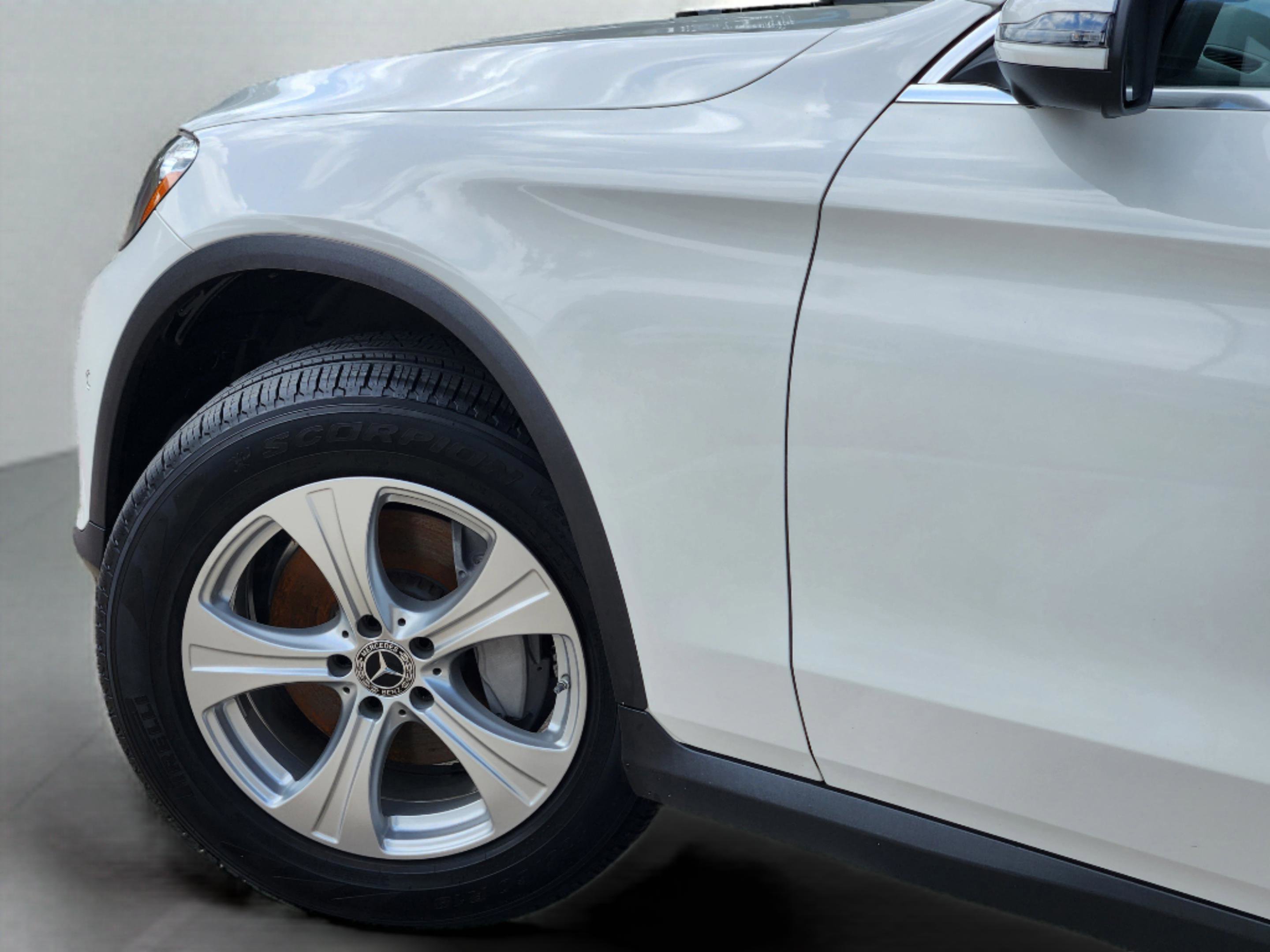 Used 2018 Mercedes-Benz GLC 300 4MATIC image 25