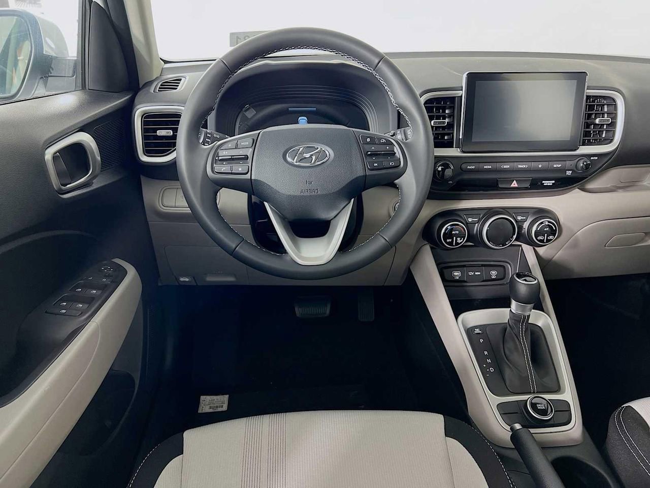 New 2025 Hyundai Venue SEL image 15