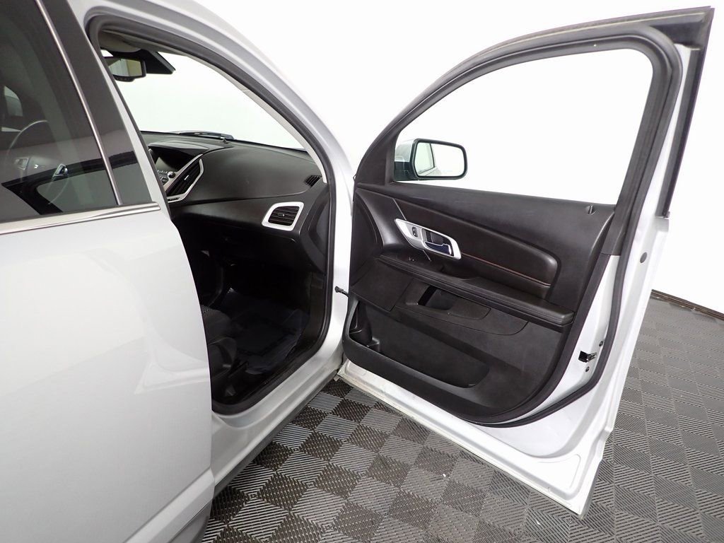 Used 2017 GMC Terrain SLE image 30