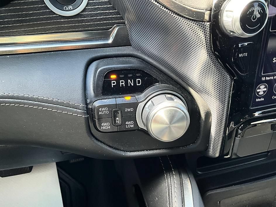 Used 2020 RAM 1500 Limited w/ Black Appearance Package AWD/4WD image 20