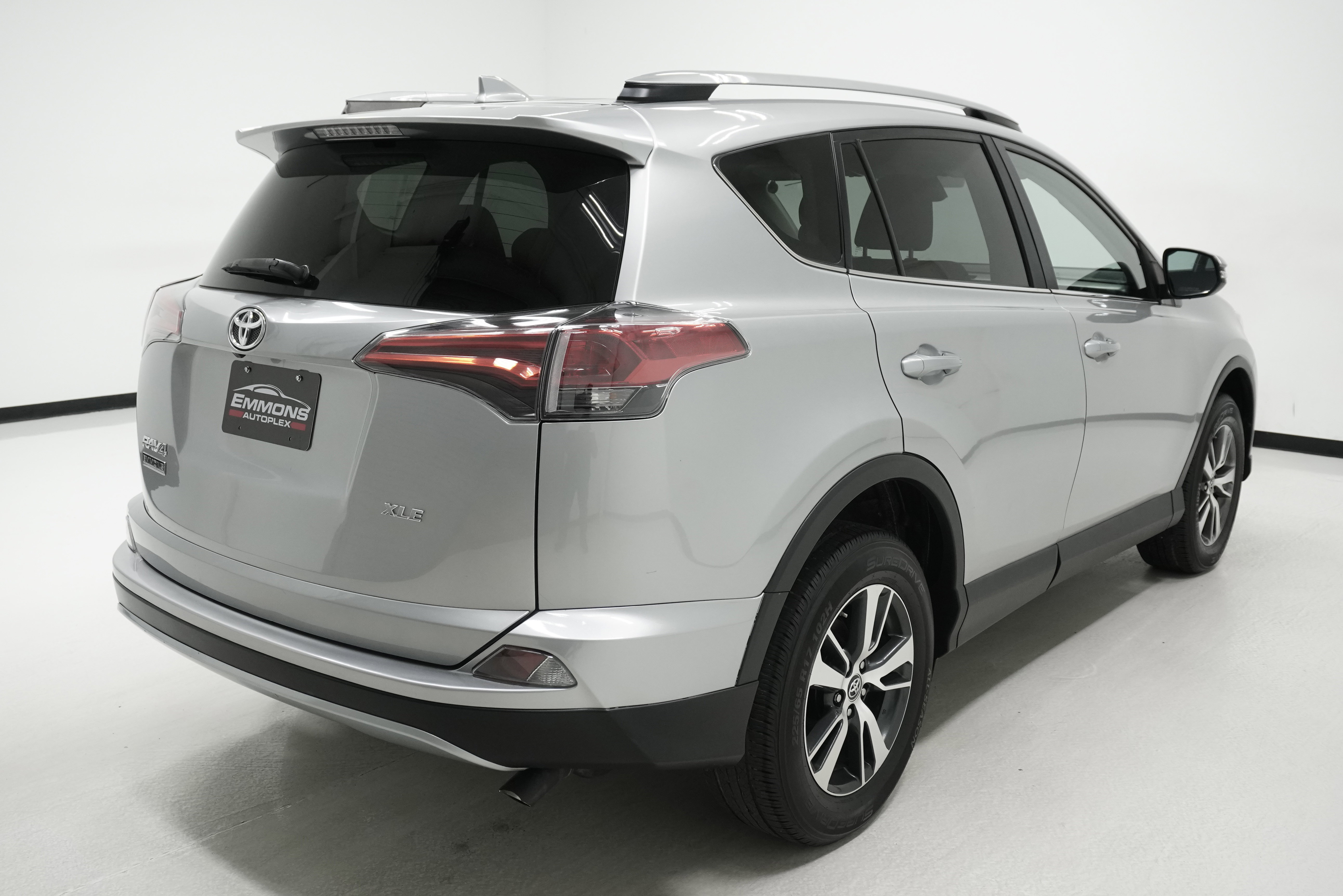 Used 2017 Toyota RAV4 XLE FWD image 4
