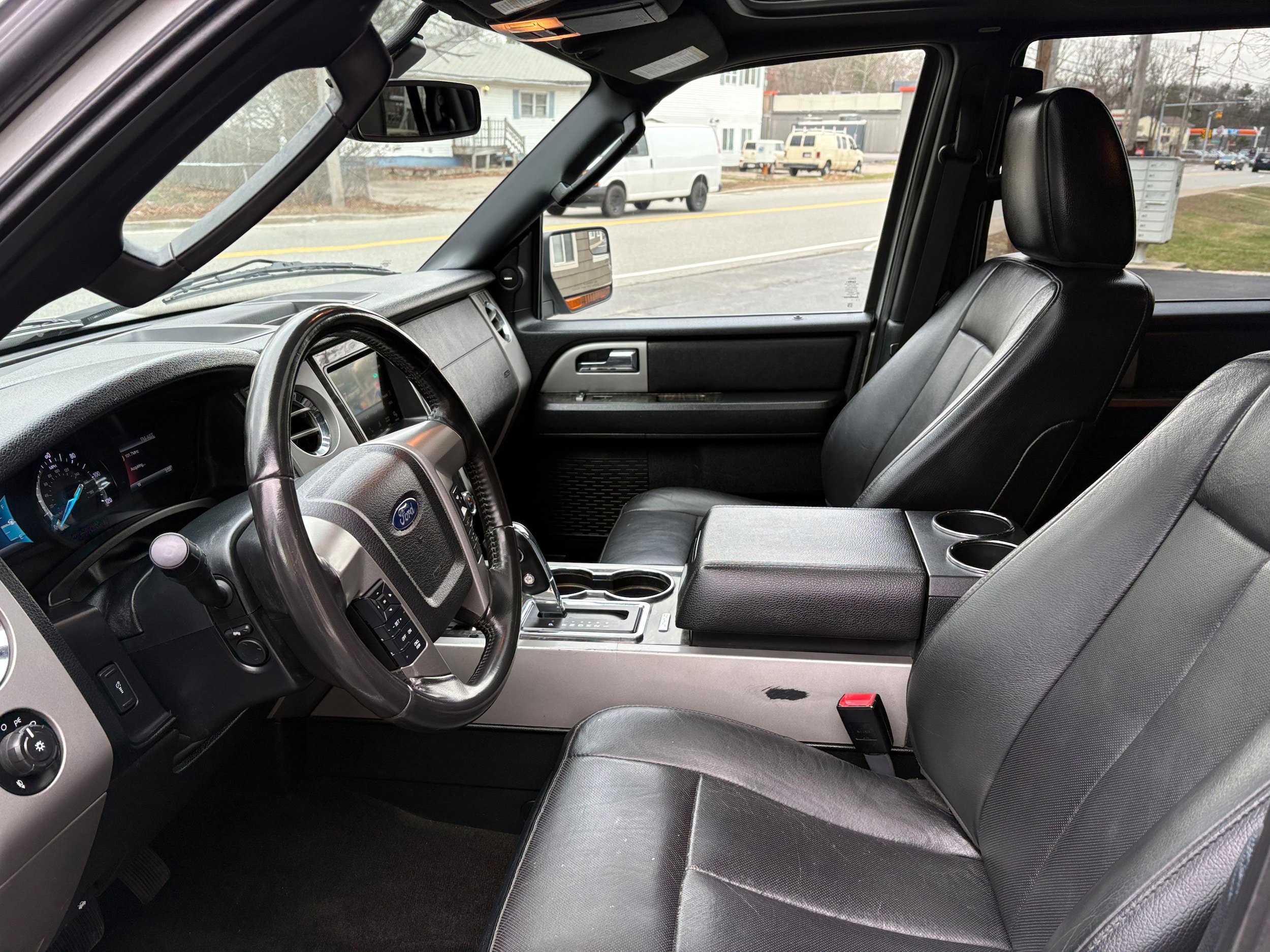 Used 2016 Ford Expedition Limited image 12