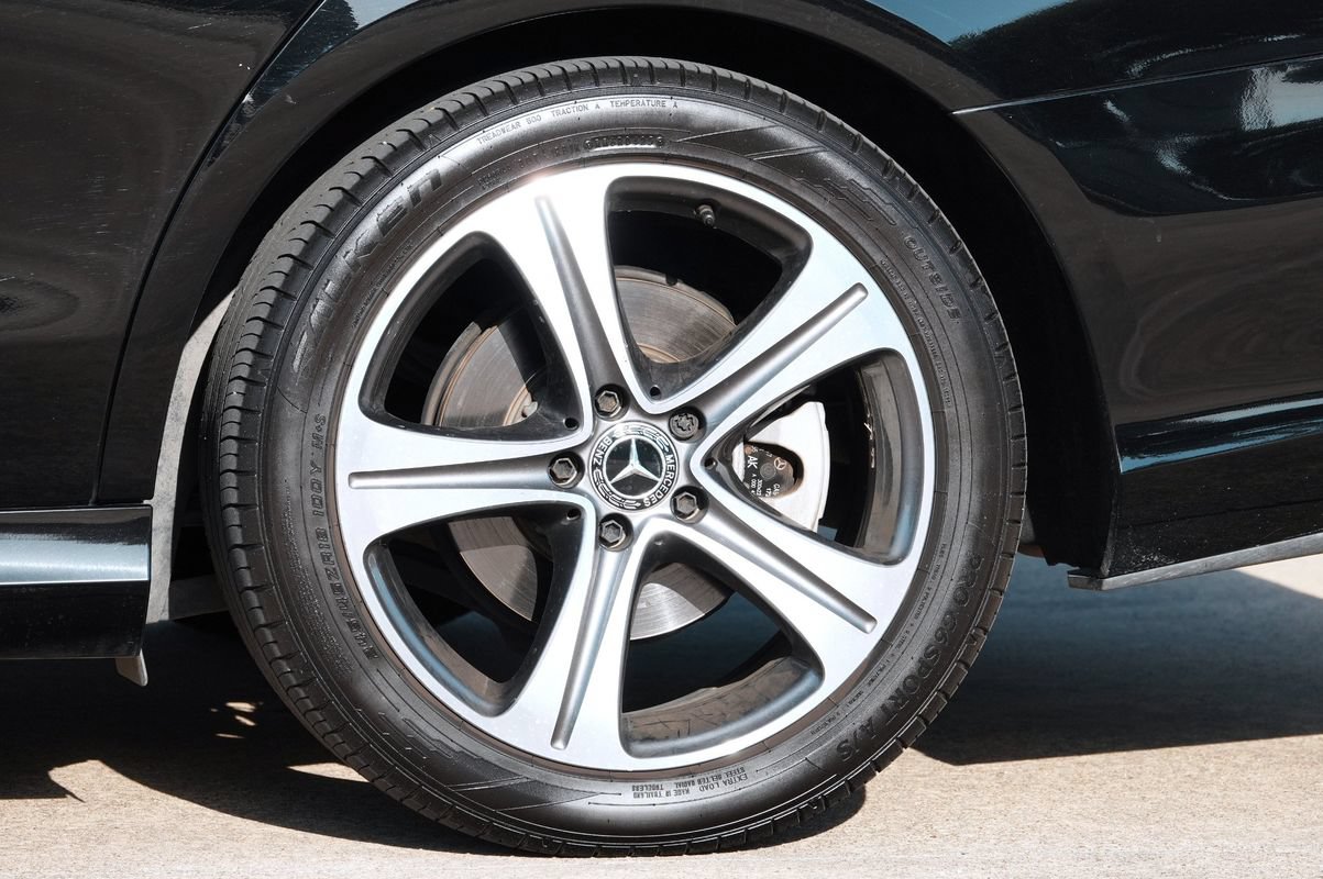 Used 2019 Mercedes-Benz E 300 image 27