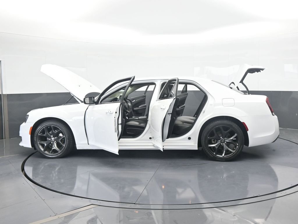 Used 2023 Chrysler 300 Touring L image 69