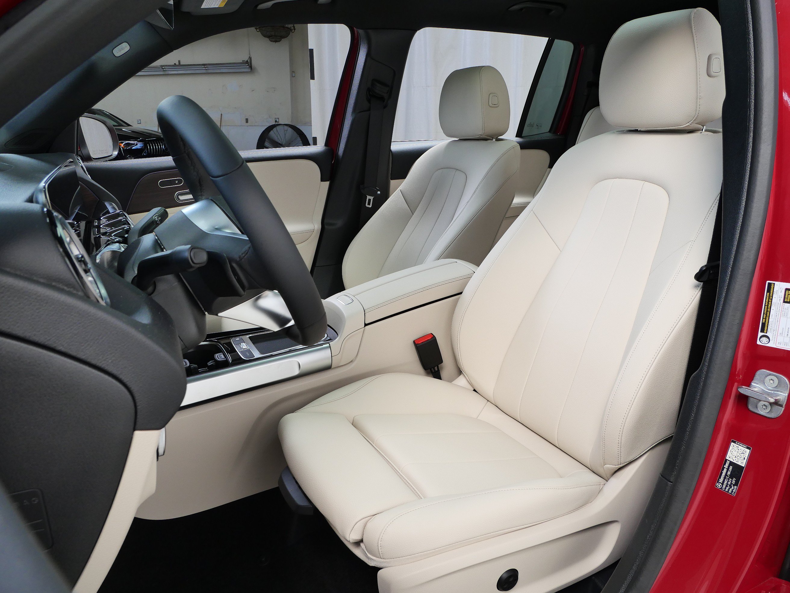 New 2026 Mercedes-Benz GLB 250 4MATIC image 2