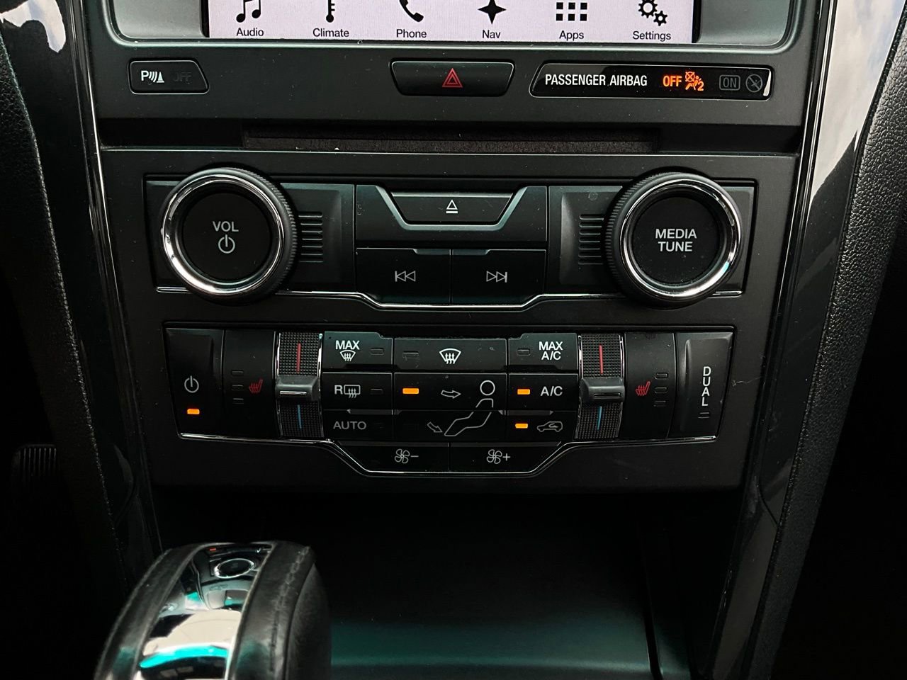 Used 2017 Ford Explorer XLT w/ Equipment Group 202A image 28