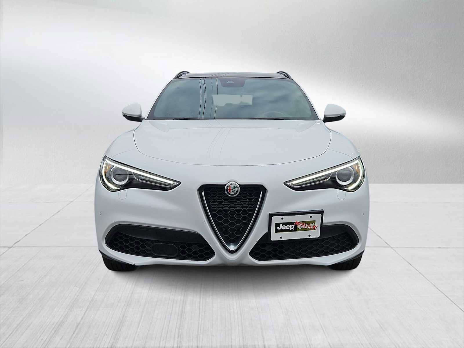 Used 2022 Alfa Romeo Stelvio Ti image 3