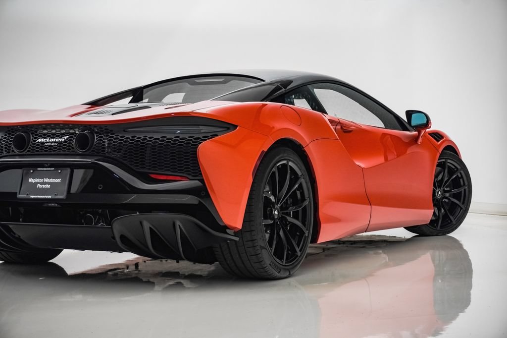 Used 2023 McLaren Artura RWD image 11