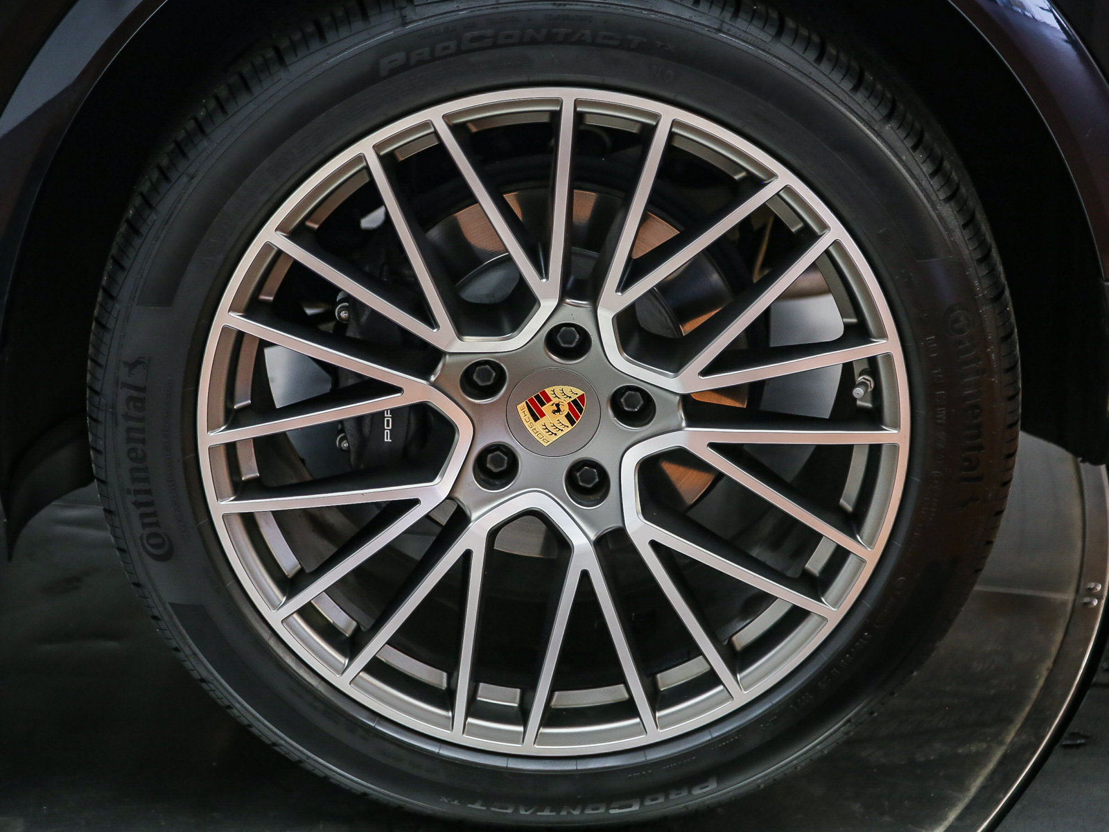 Certified 2023 Porsche Cayenne Platinum Edition AWD/4WD image 14