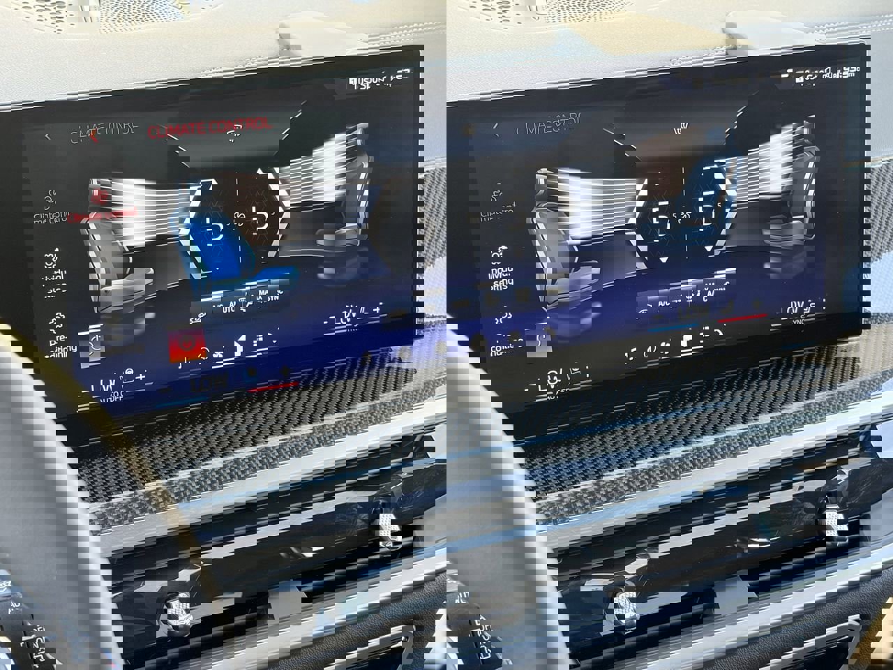 Used 2025 BMW X7 M60i image 32