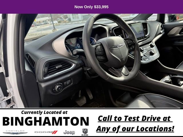 Used 2023 Chrysler Pacifica Limited w/ S Appearance Package image 13