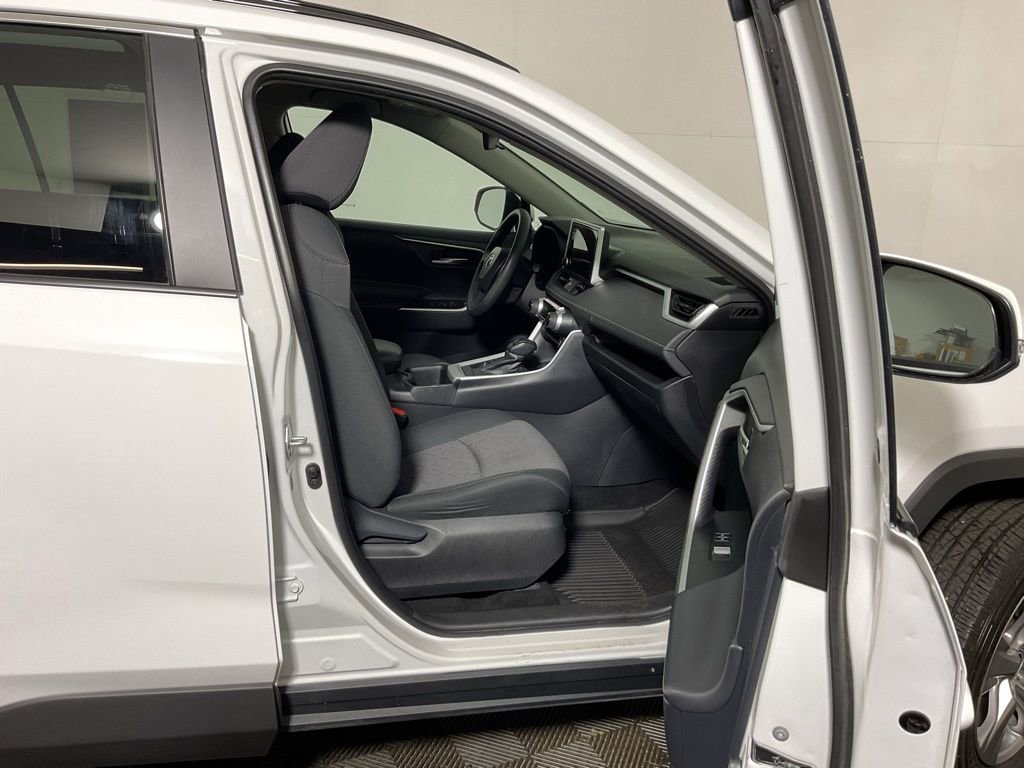 Used 2024 Toyota RAV4 XLE AWD/4WD image 36