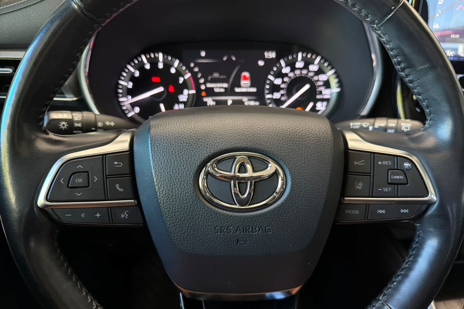 Used 2021 Toyota Highlander Platinum FWD image 26